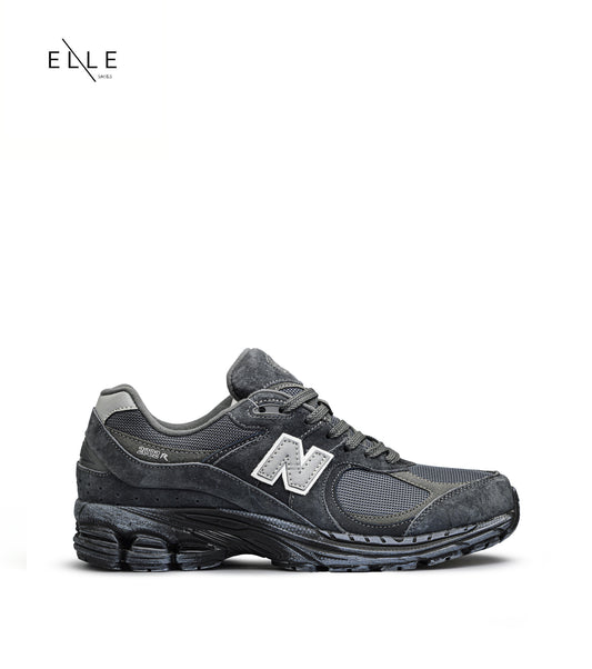 NB  2002R VINTAGE BLACK GREY ( MEN )