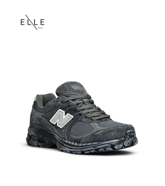 NB  2002R VINTAGE BLACK GREY ( MEN )